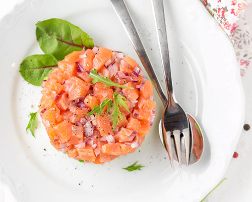 Tartare di salmone alle mele
e Miele di Acacia Luna di Miele®